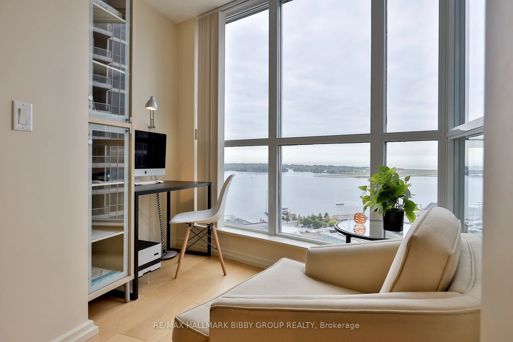 208 Queens Quay W #1911