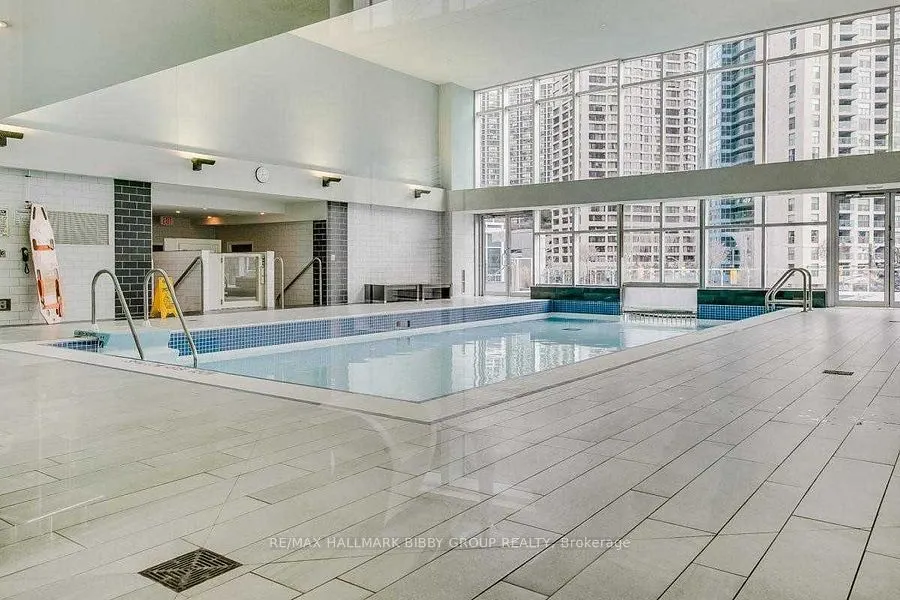 208 Queens Quay W #1911