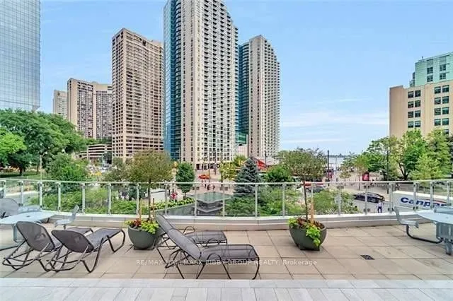 208 Queens Quay W #1911