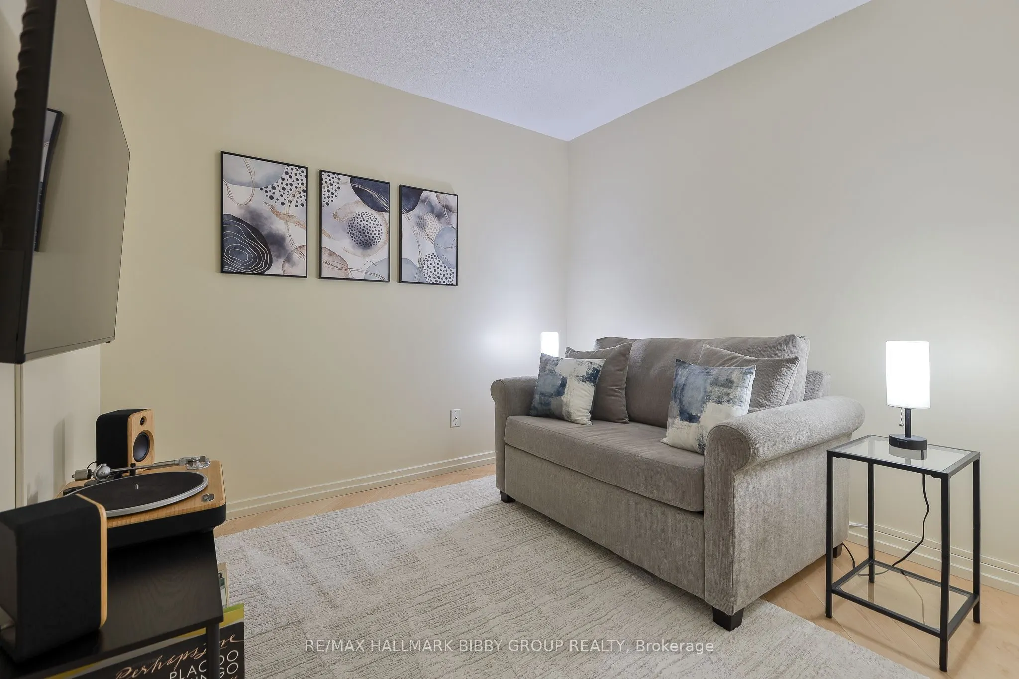 208 Queens Quay W #1911