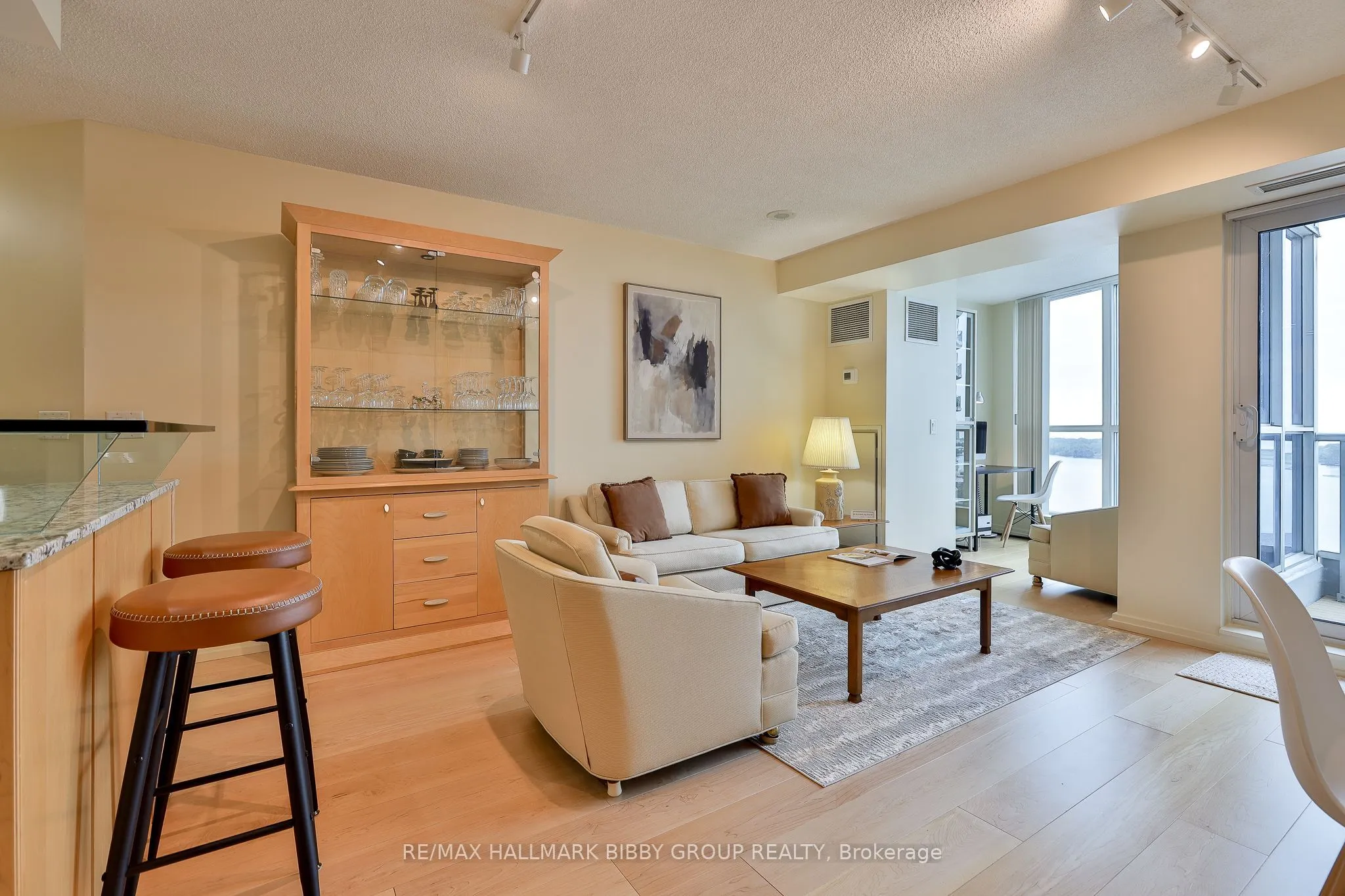208 Queens Quay W #1911