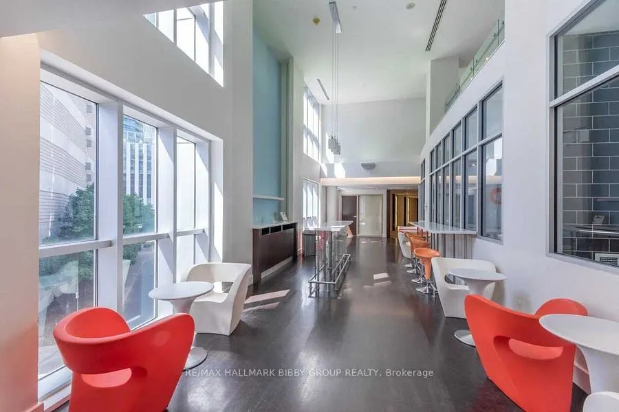 208 Queens Quay W #1911