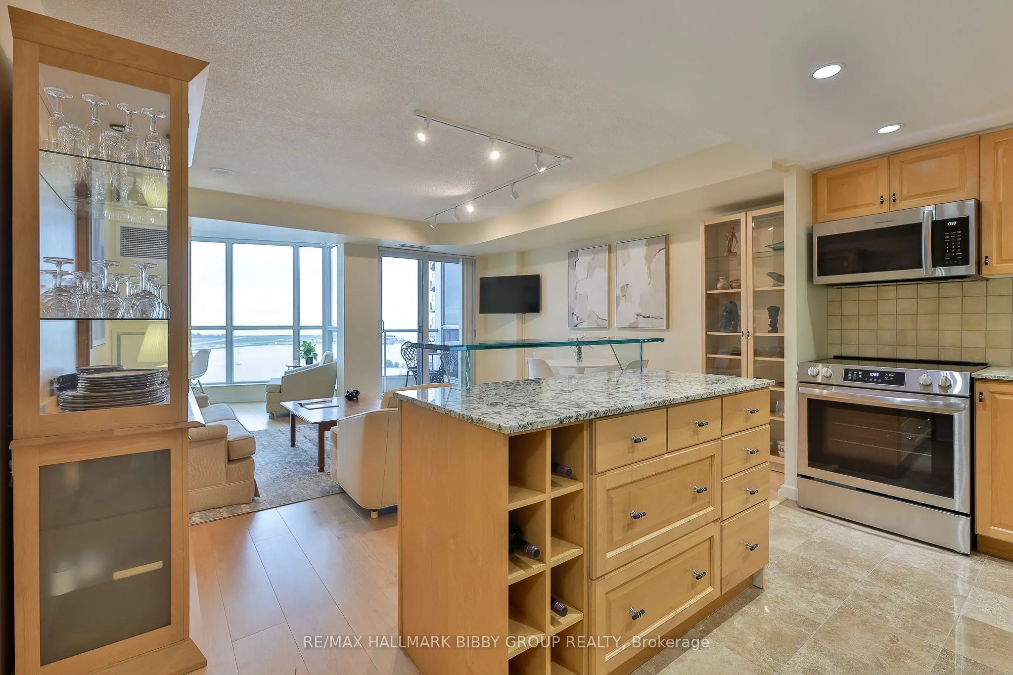 208 Queens Quay W #1911