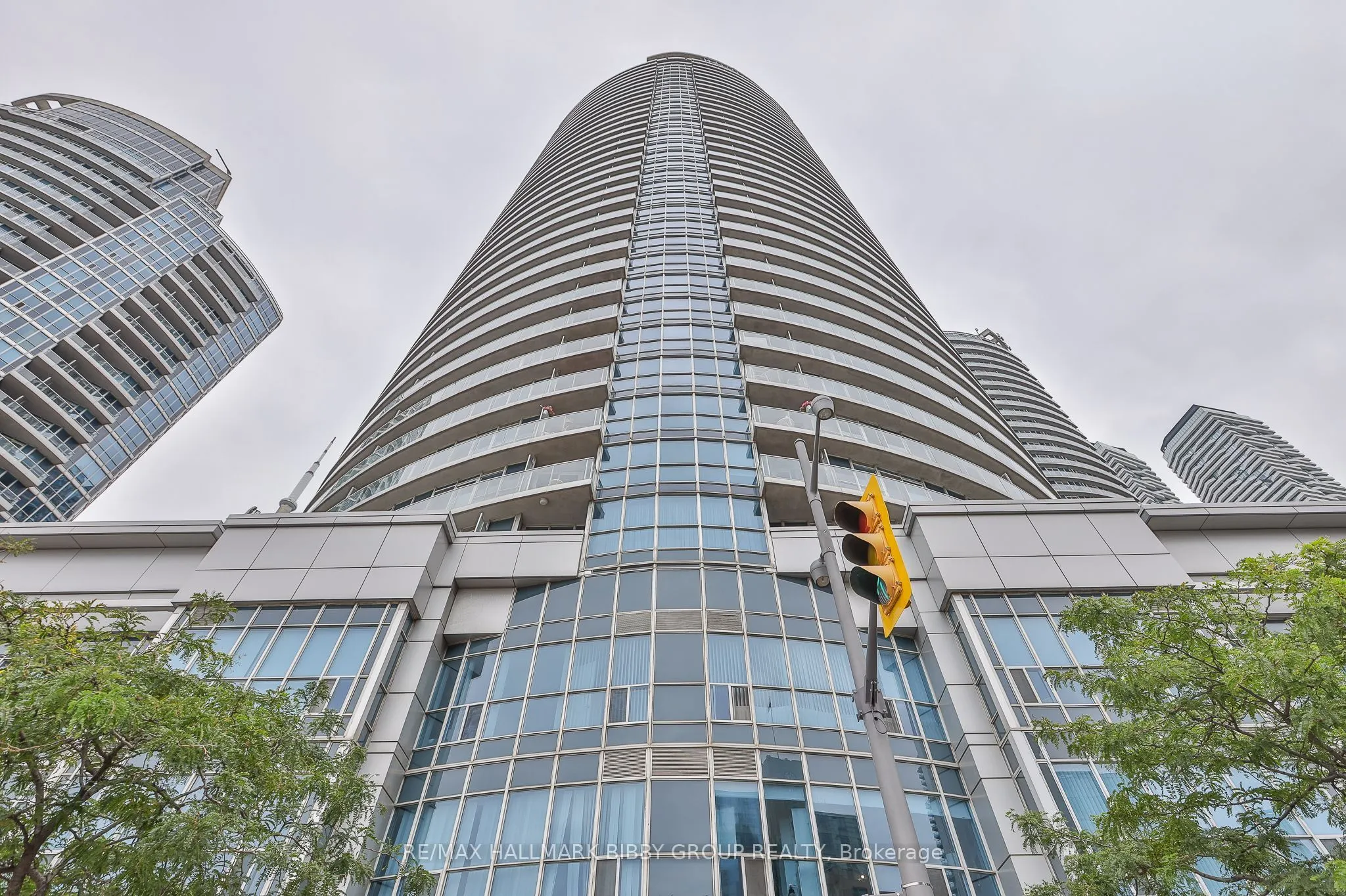 208 Queens Quay W #1911