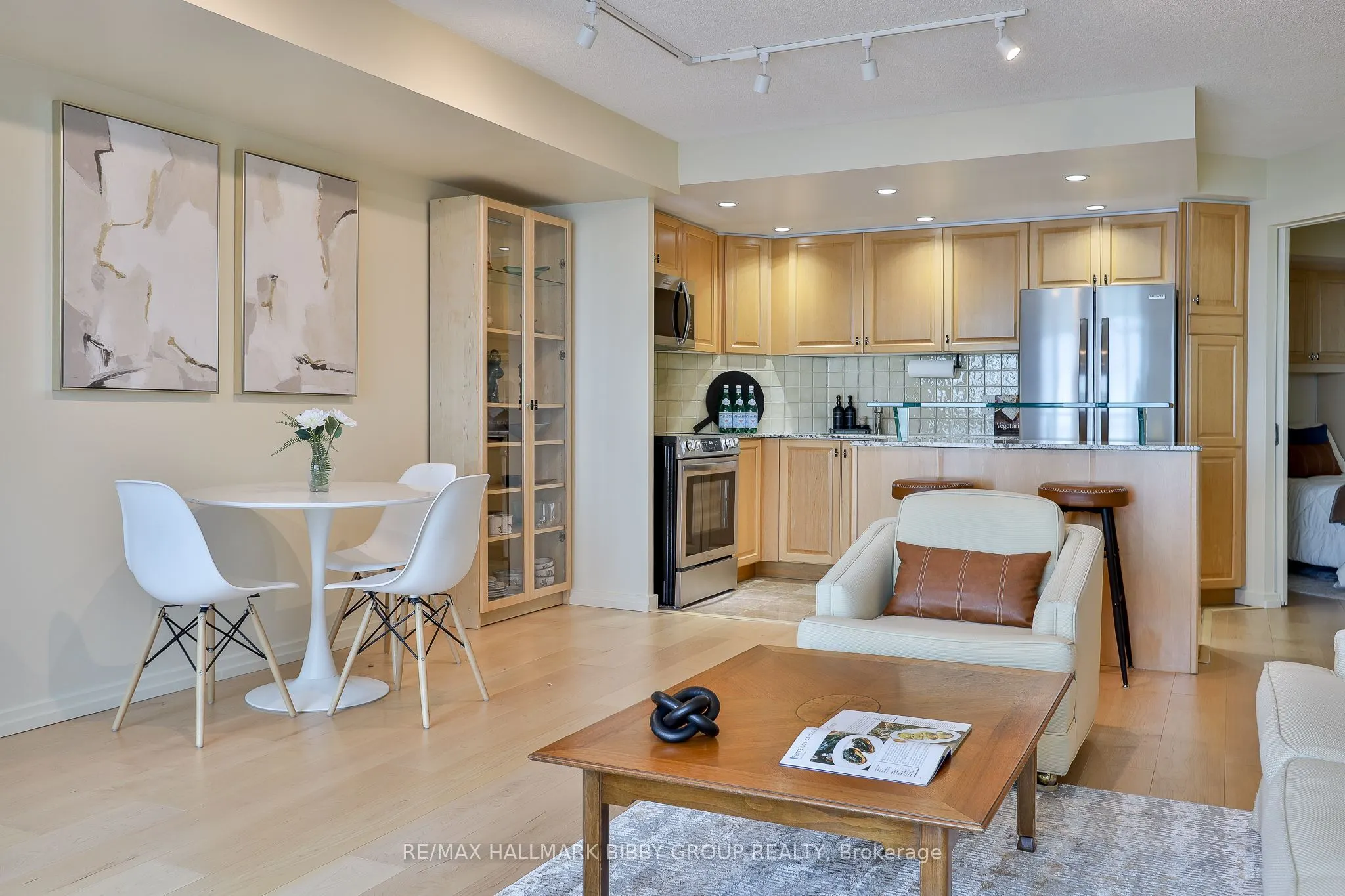 208 Queens Quay W #1911