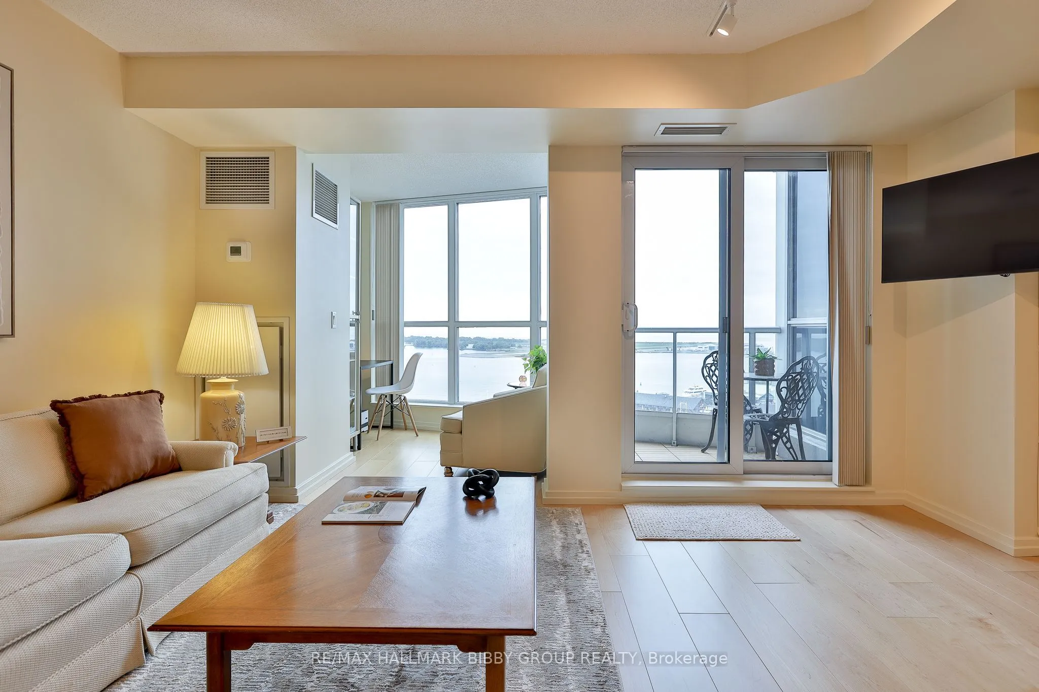 208 Queens Quay W #1911