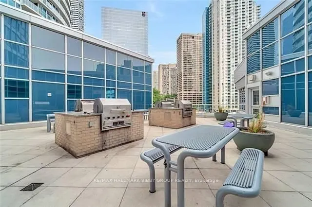 208 Queens Quay W #1911