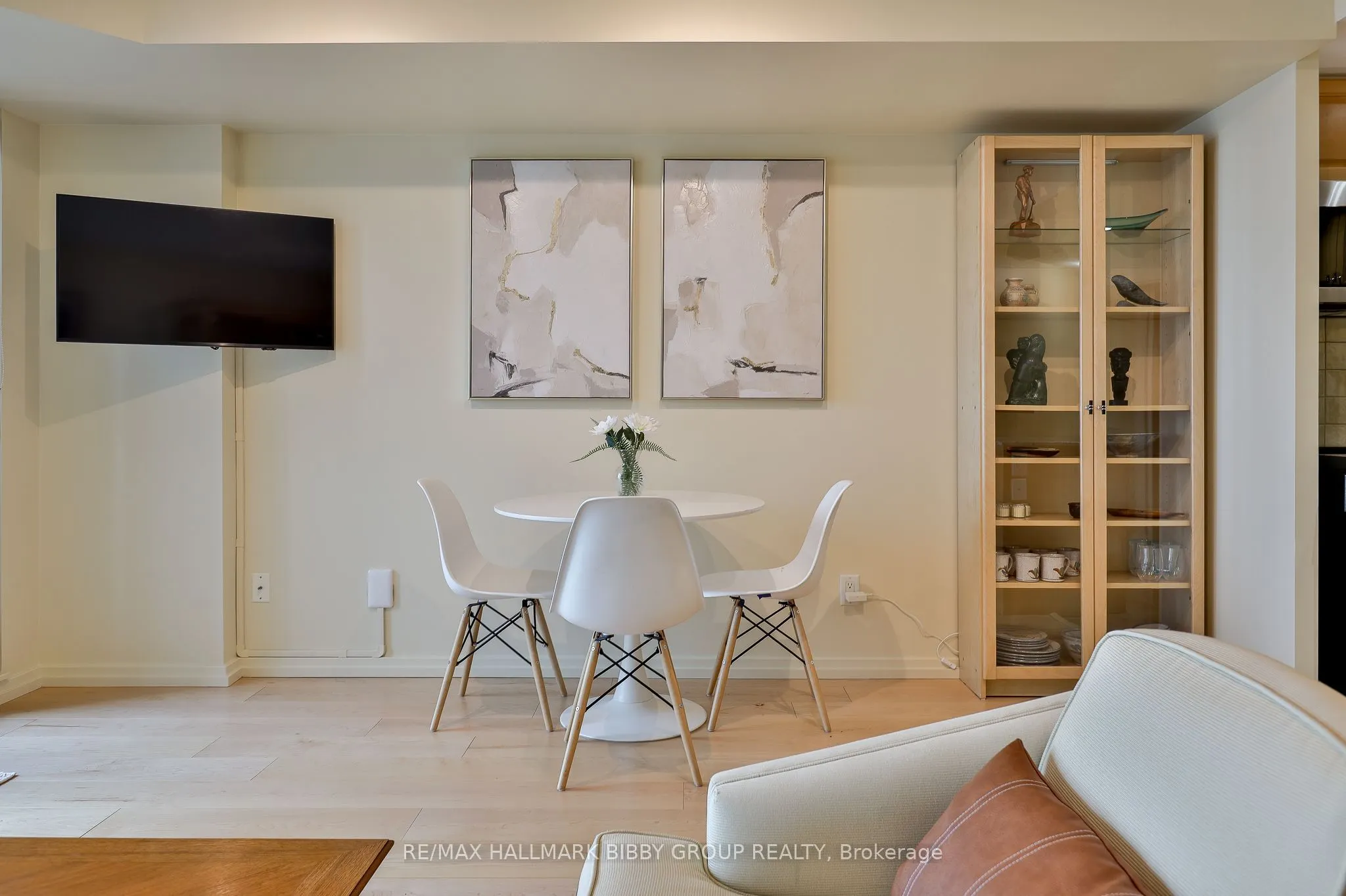 208 Queens Quay W #1911
