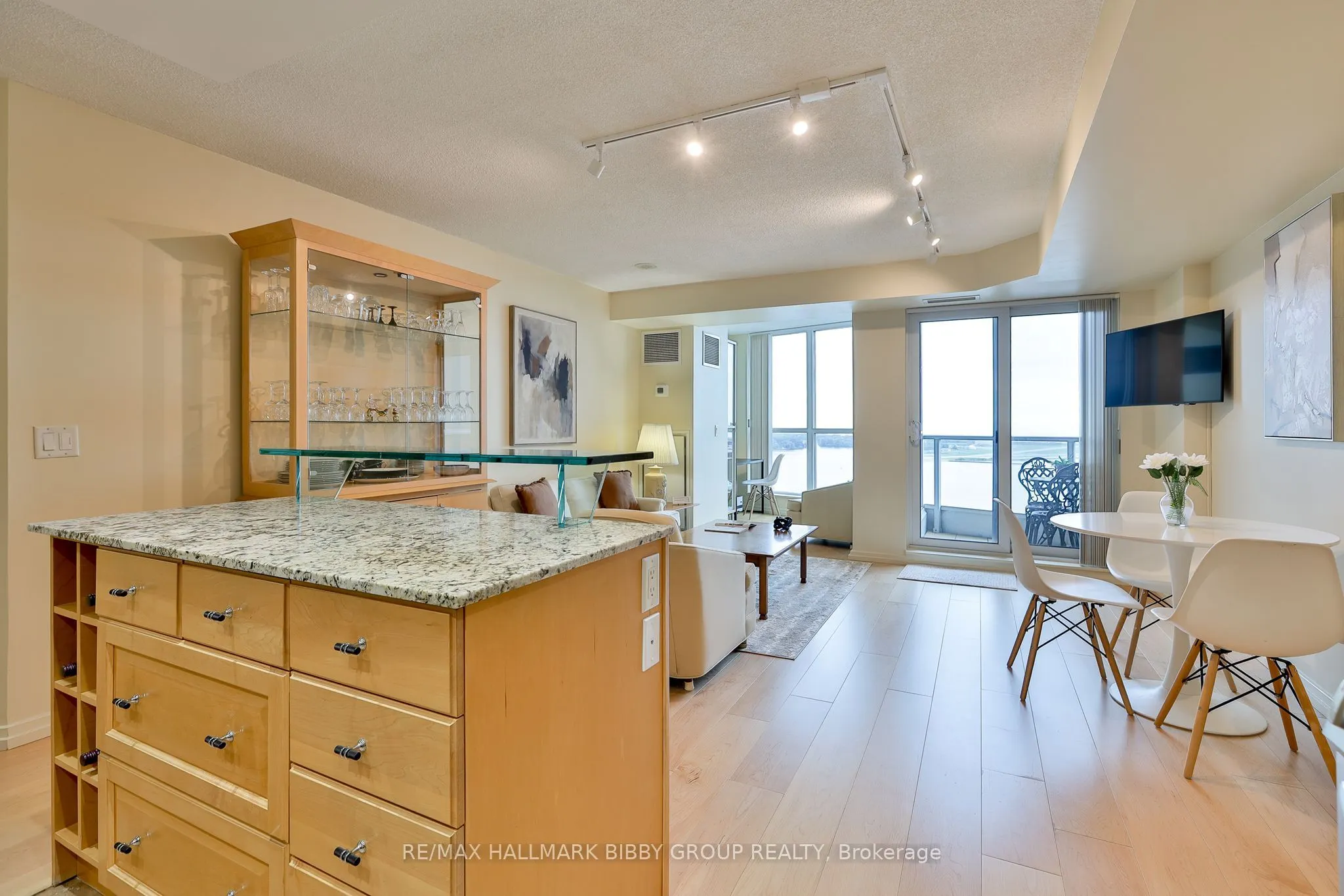 208 Queens Quay W #1911