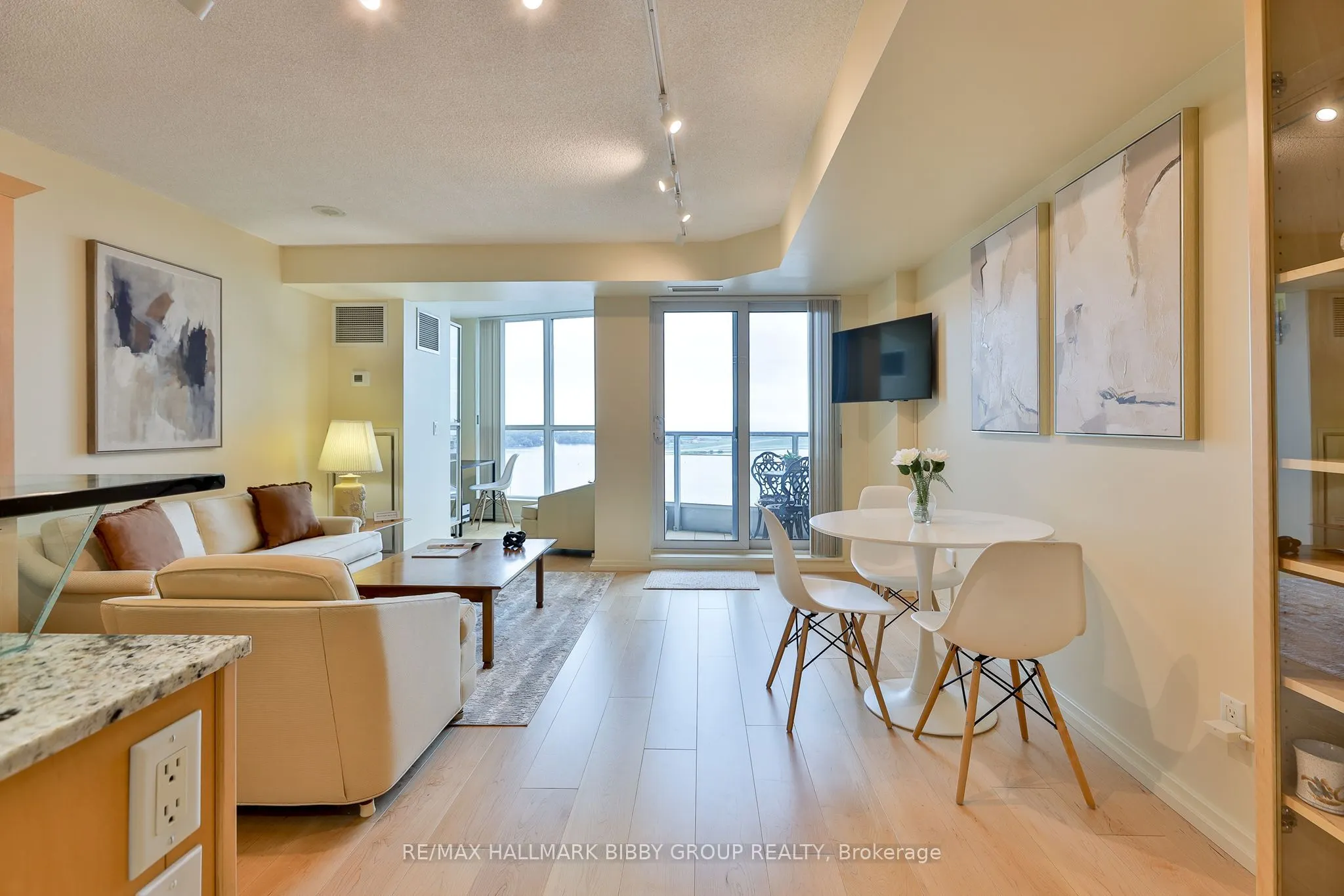 208 Queens Quay W #1911