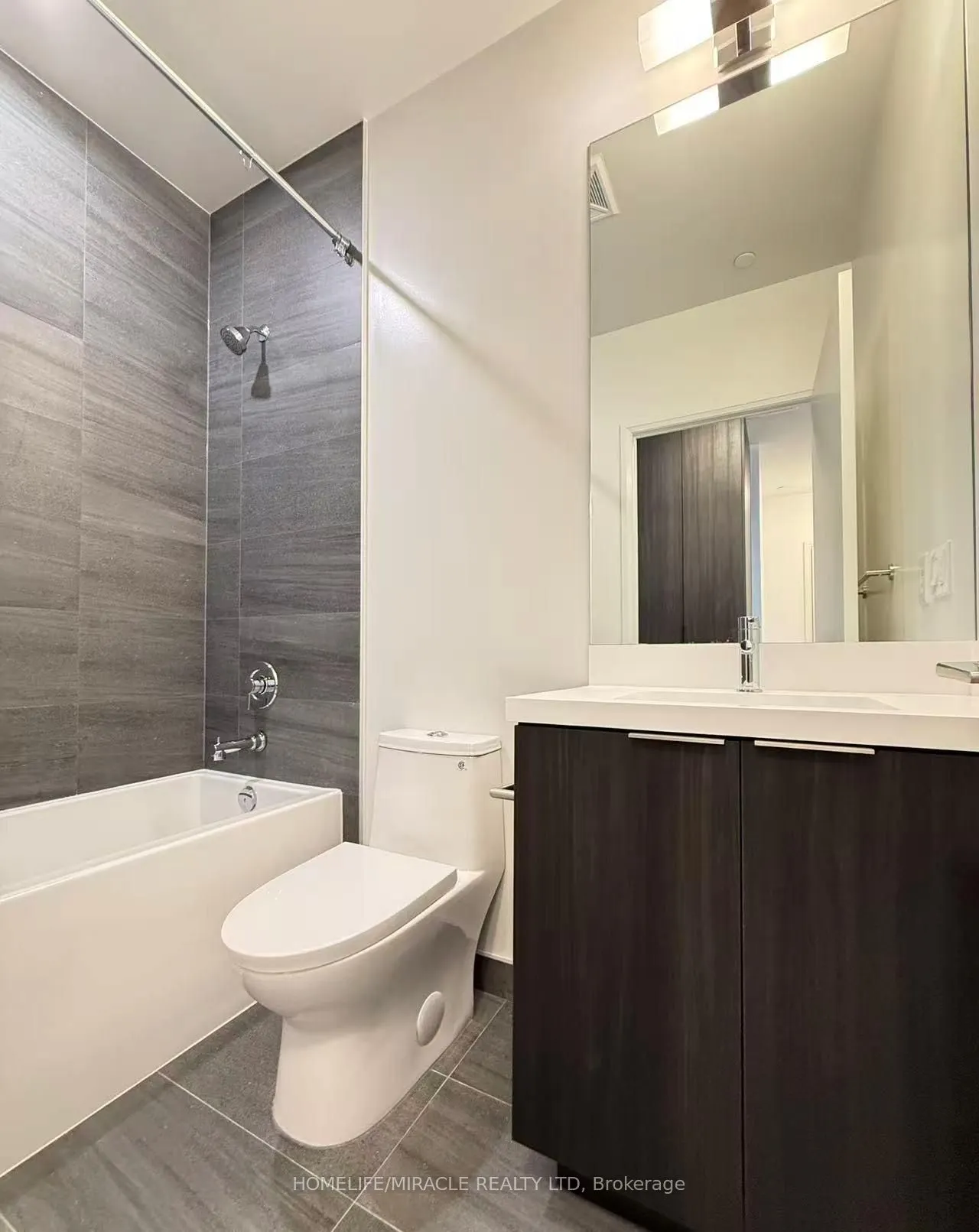 400 King Street W #2822