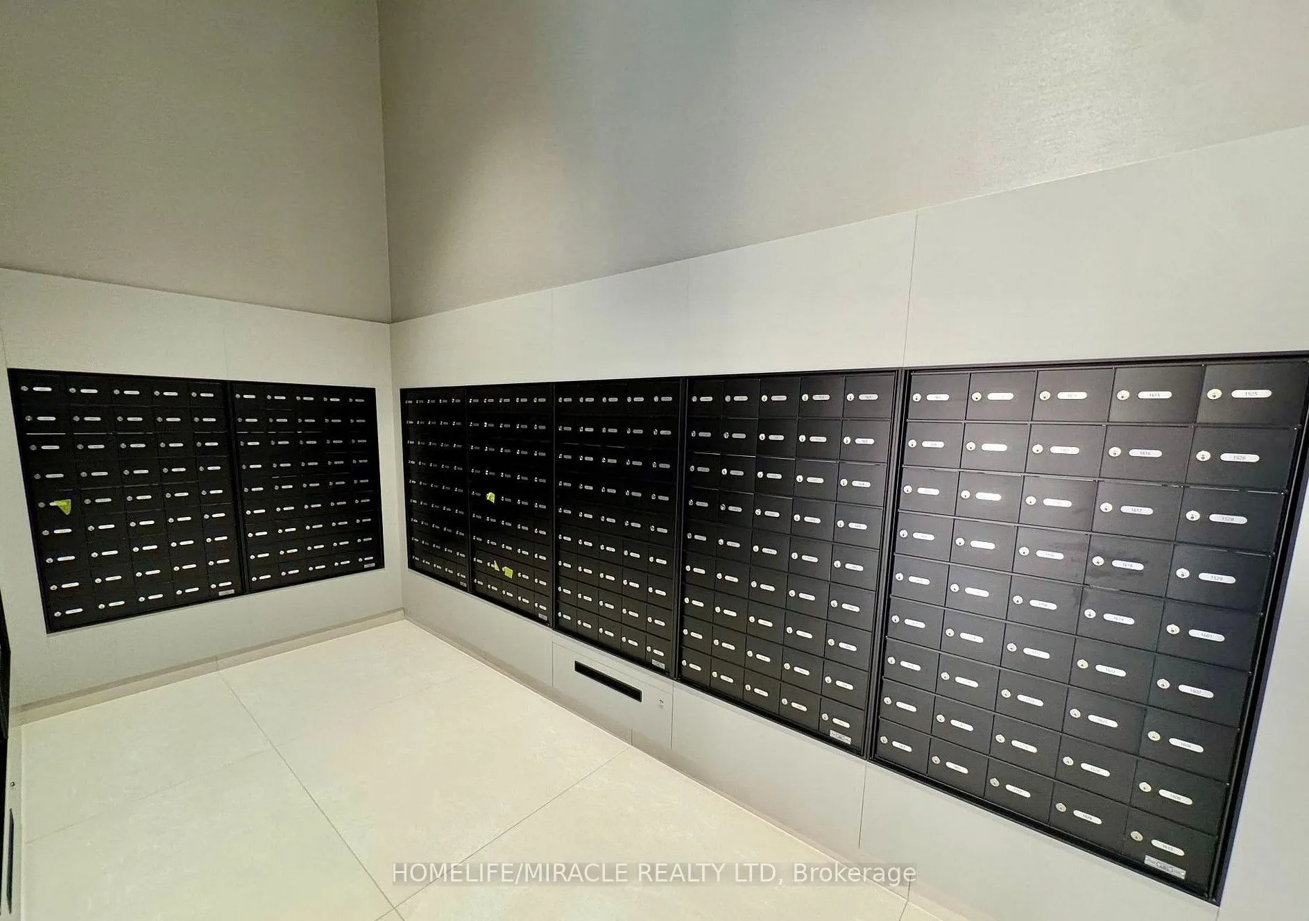 400 King Street W #2822