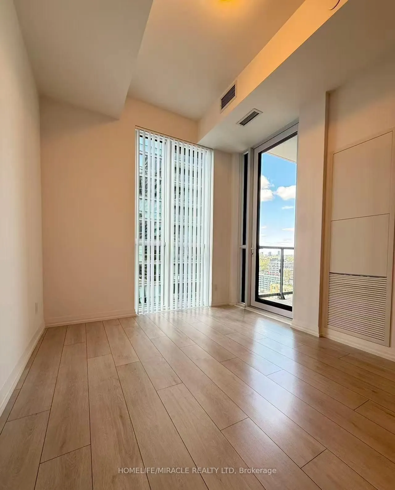 400 King Street W #2822