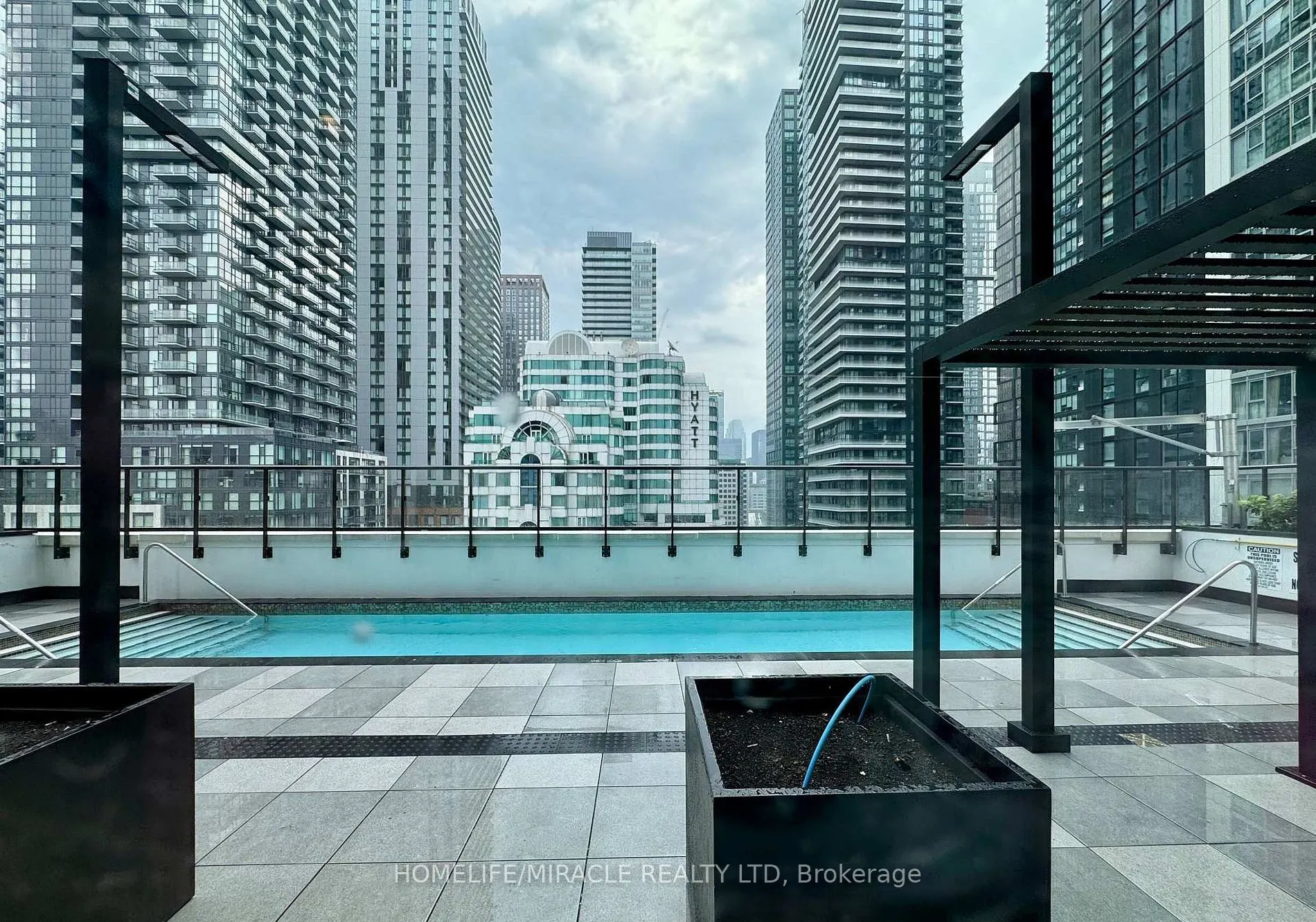 400 King Street W #2822