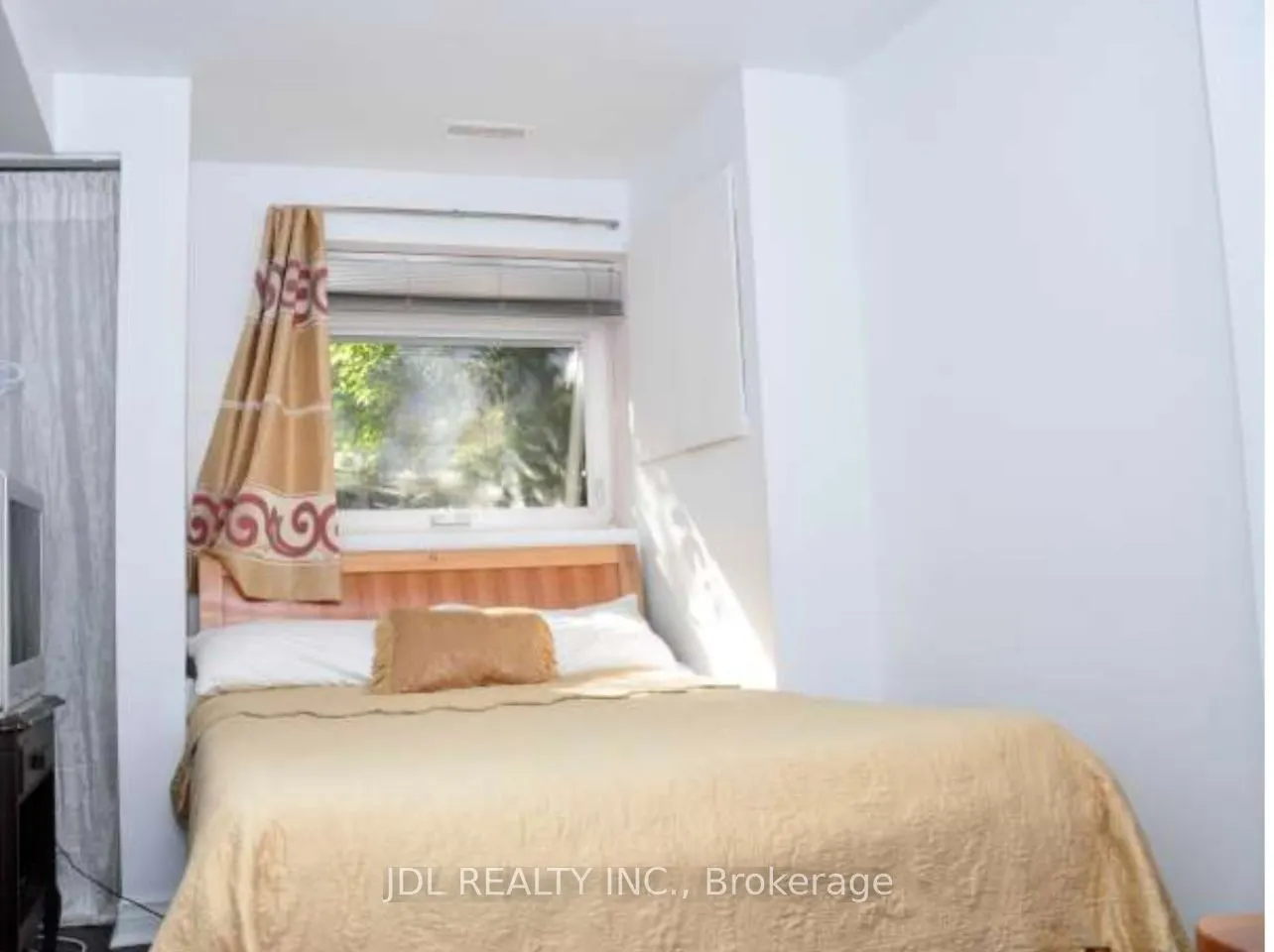 118 Shuter St Street #masterbedroomB main floor