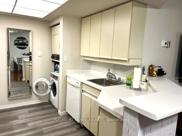 1001 Bay Street #2111
