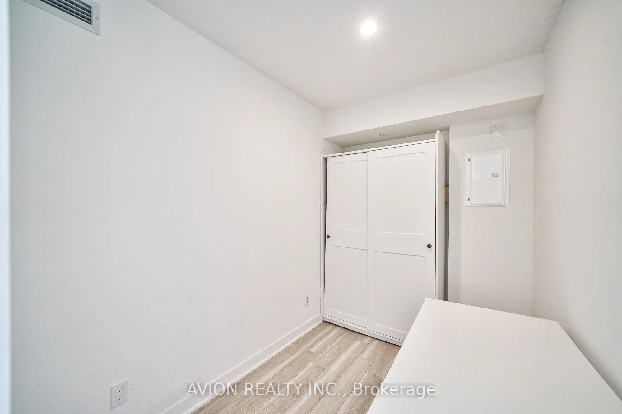 17 Bathurst Street #1916