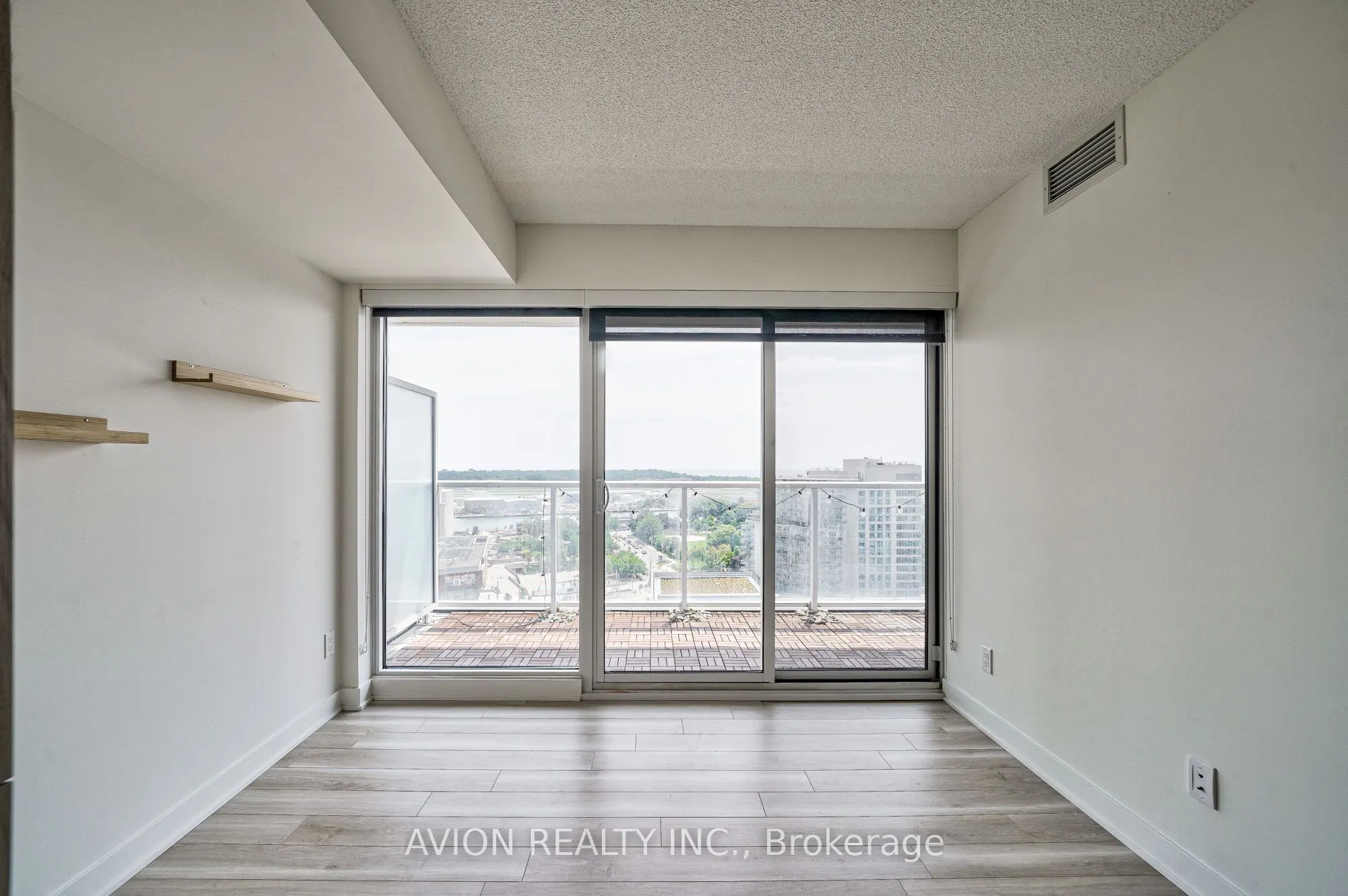 17 Bathurst Street #1916