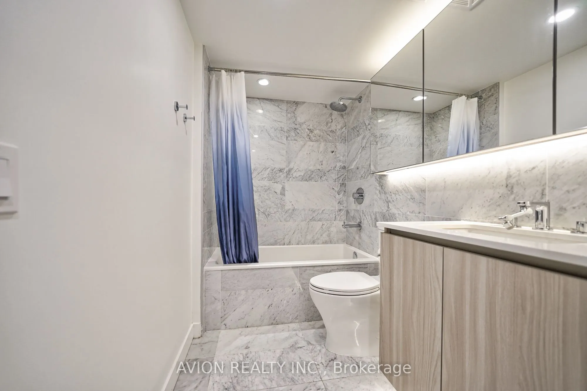 17 Bathurst Street #1916