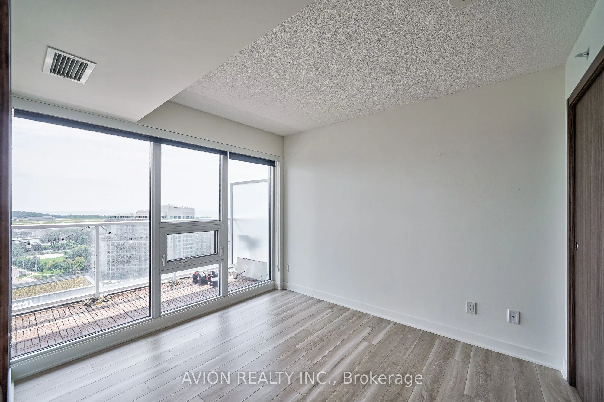 17 Bathurst Street #1916