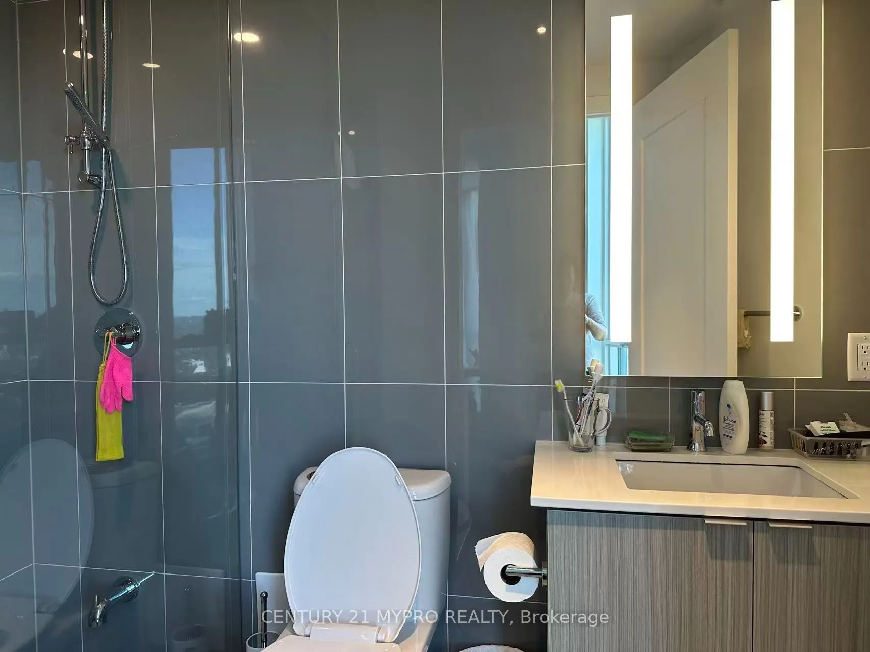 585 Bloor Street E #3818
