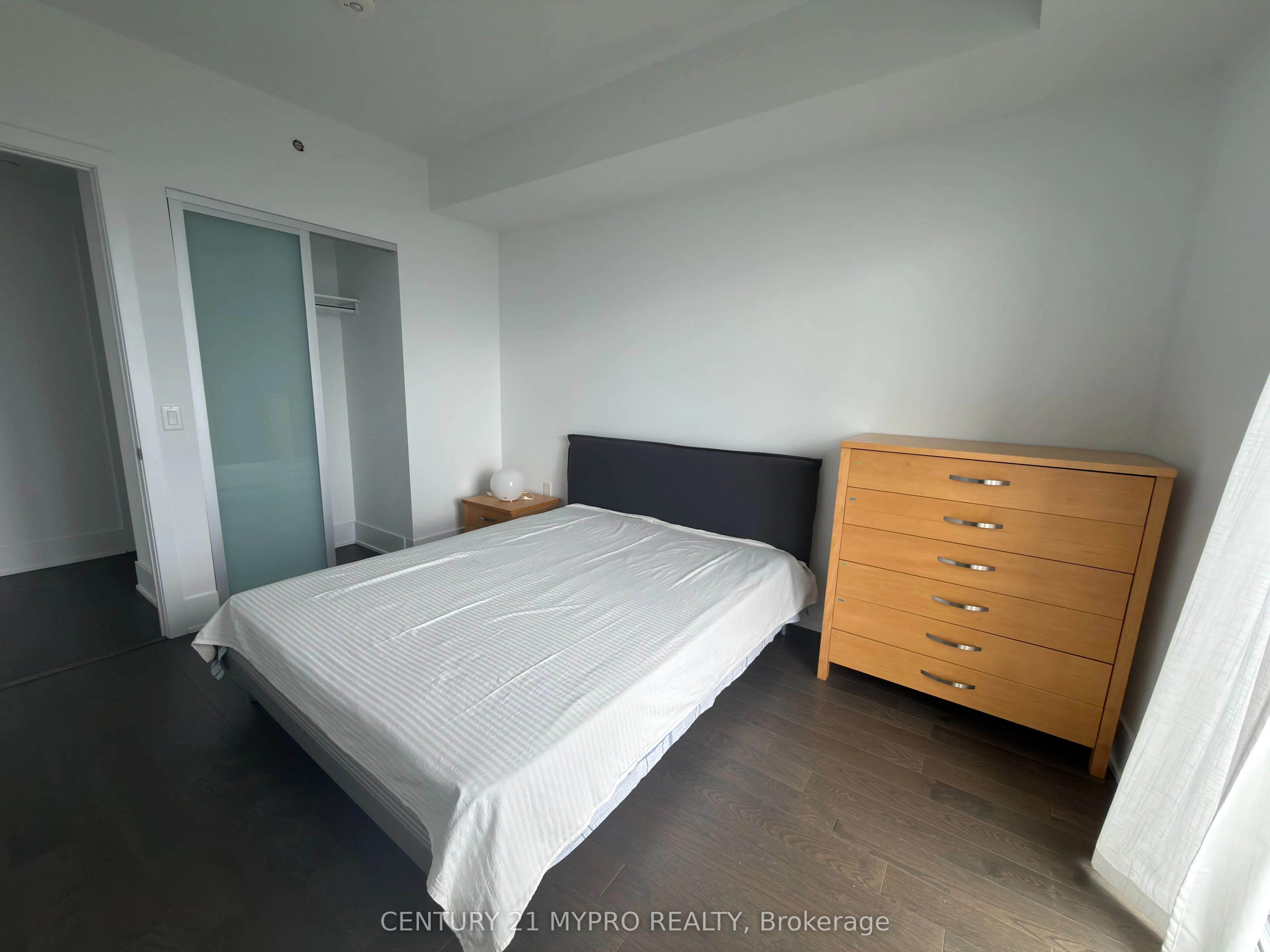 585 Bloor Street E #3818