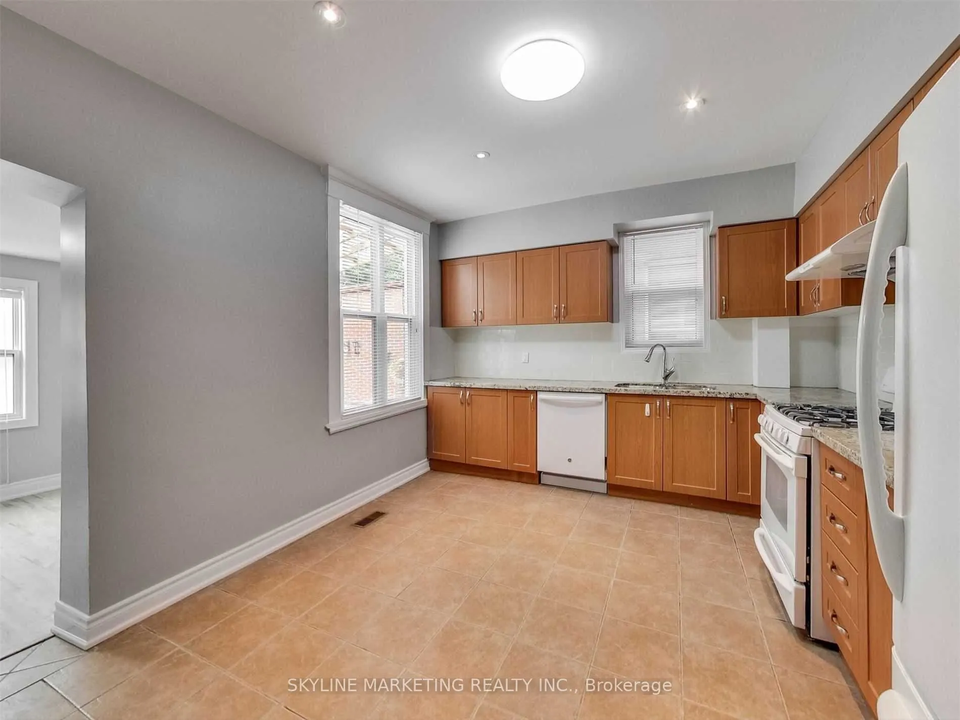 596 Dufferin Street #Lower
