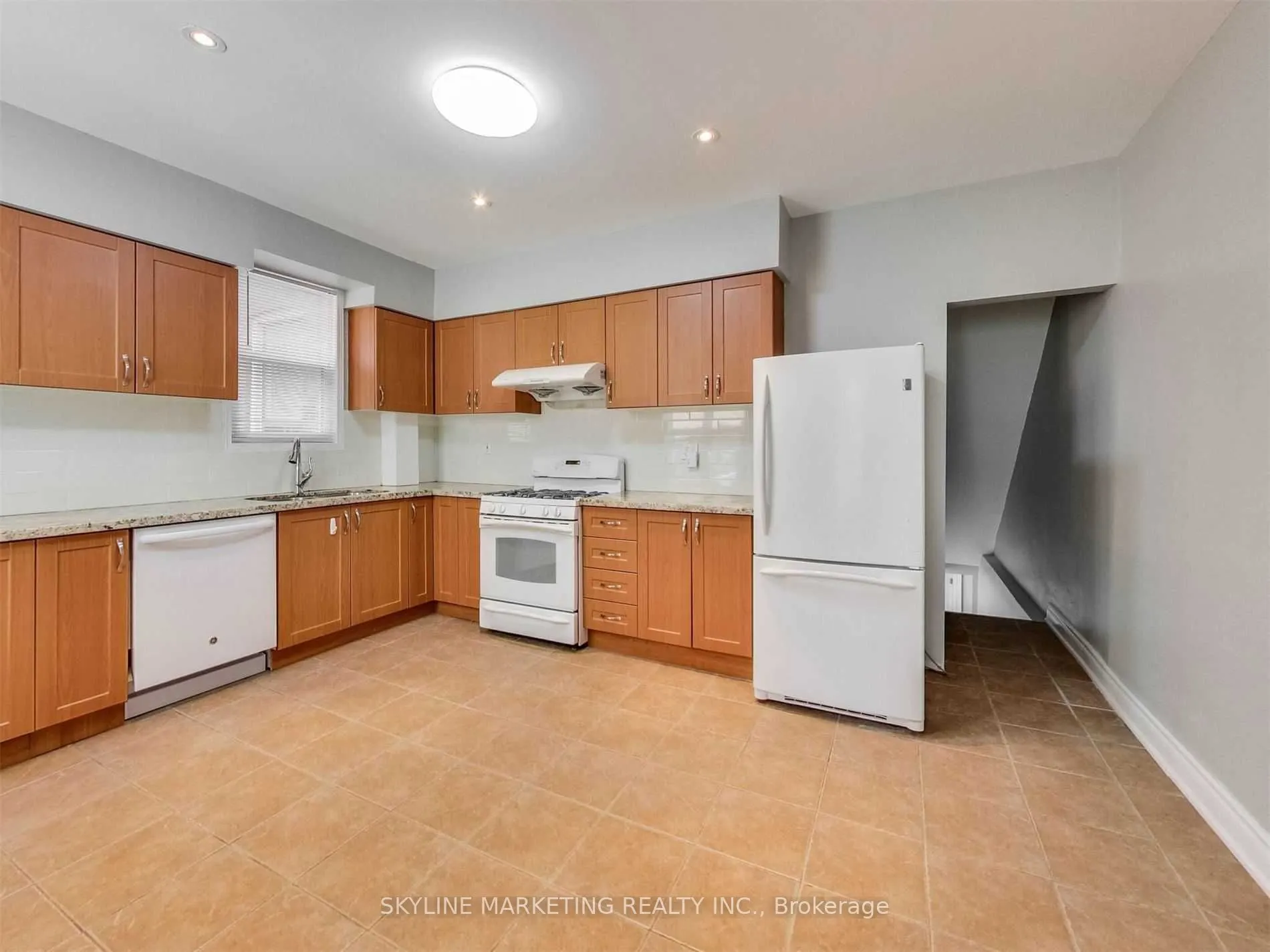 596 Dufferin Street #Lower