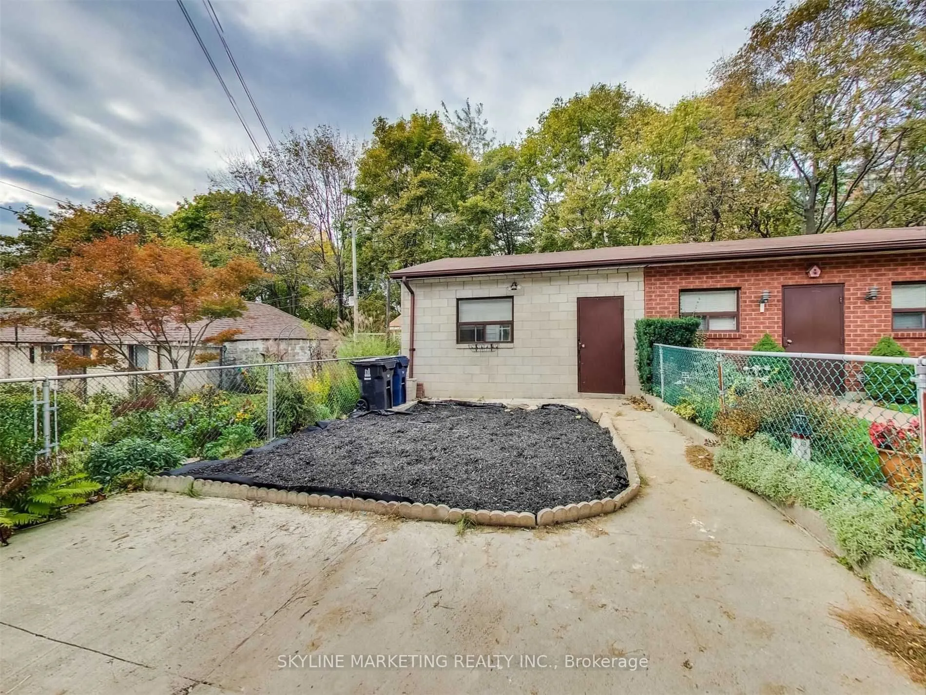 596 Dufferin Street #Lower