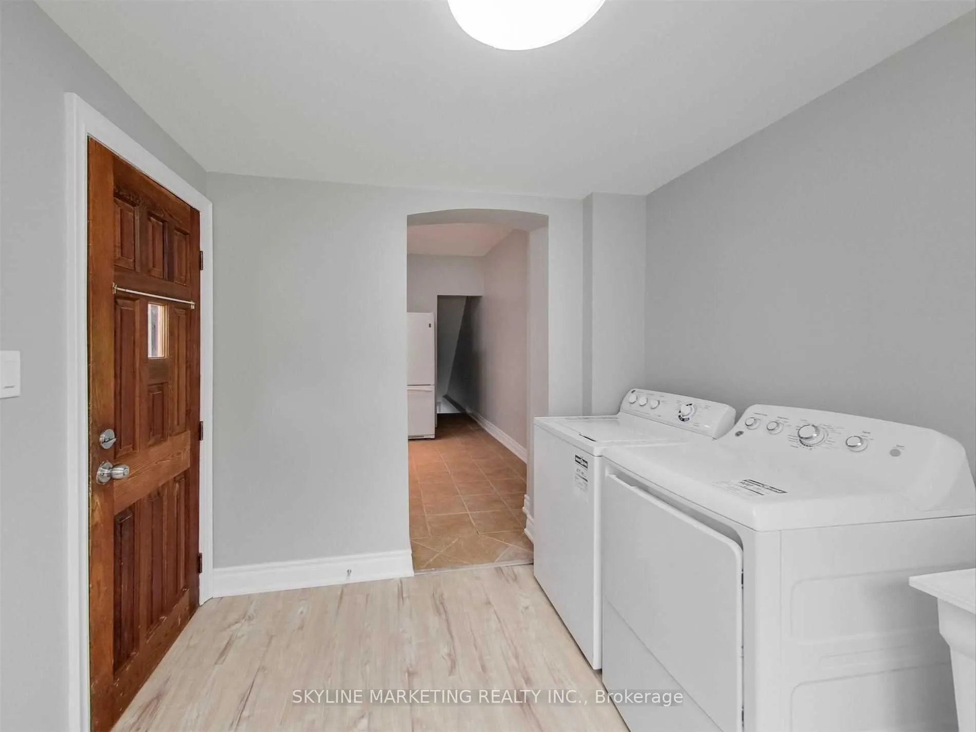 596 Dufferin Street #Lower