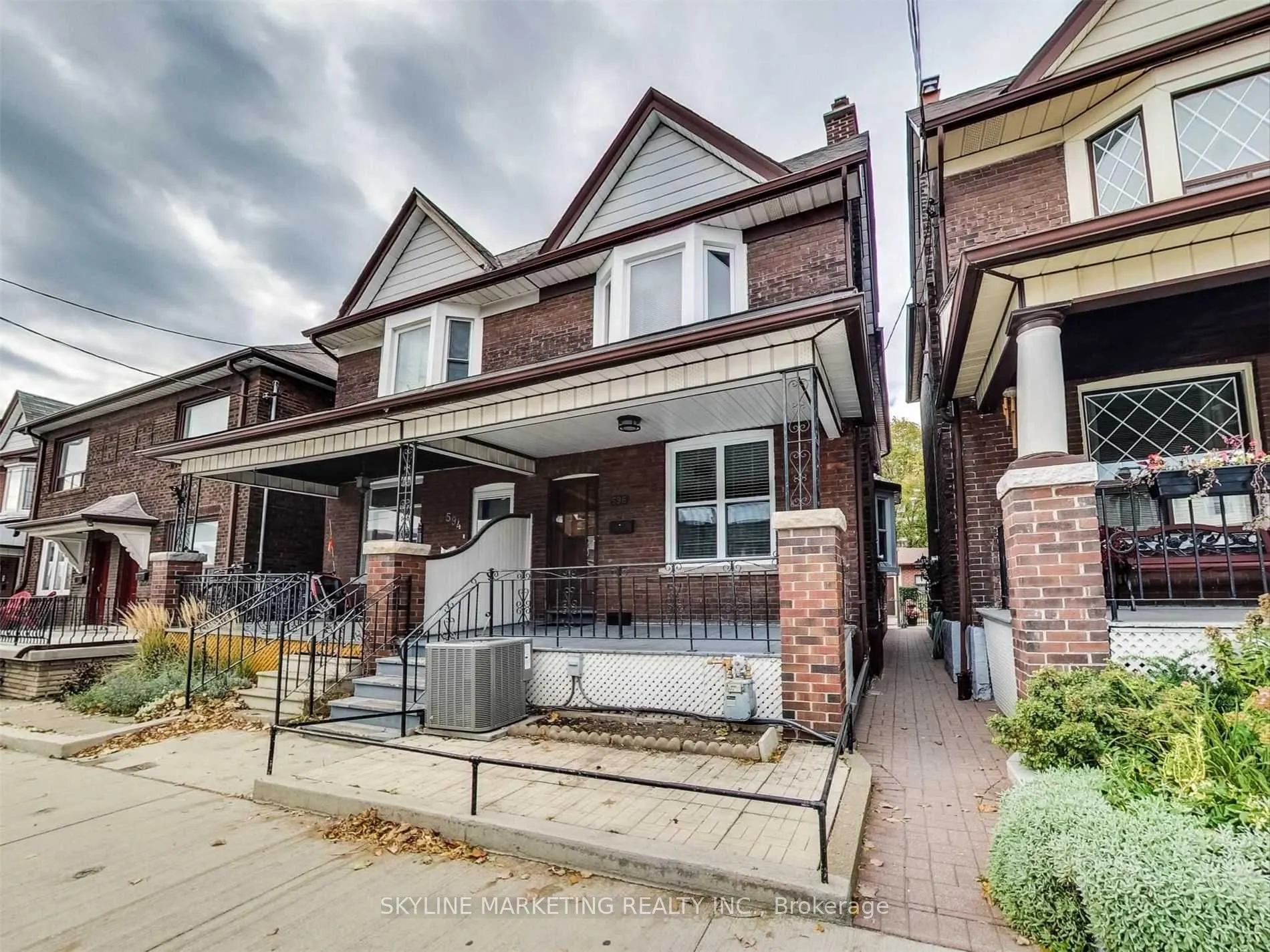 596 Dufferin Street #Lower