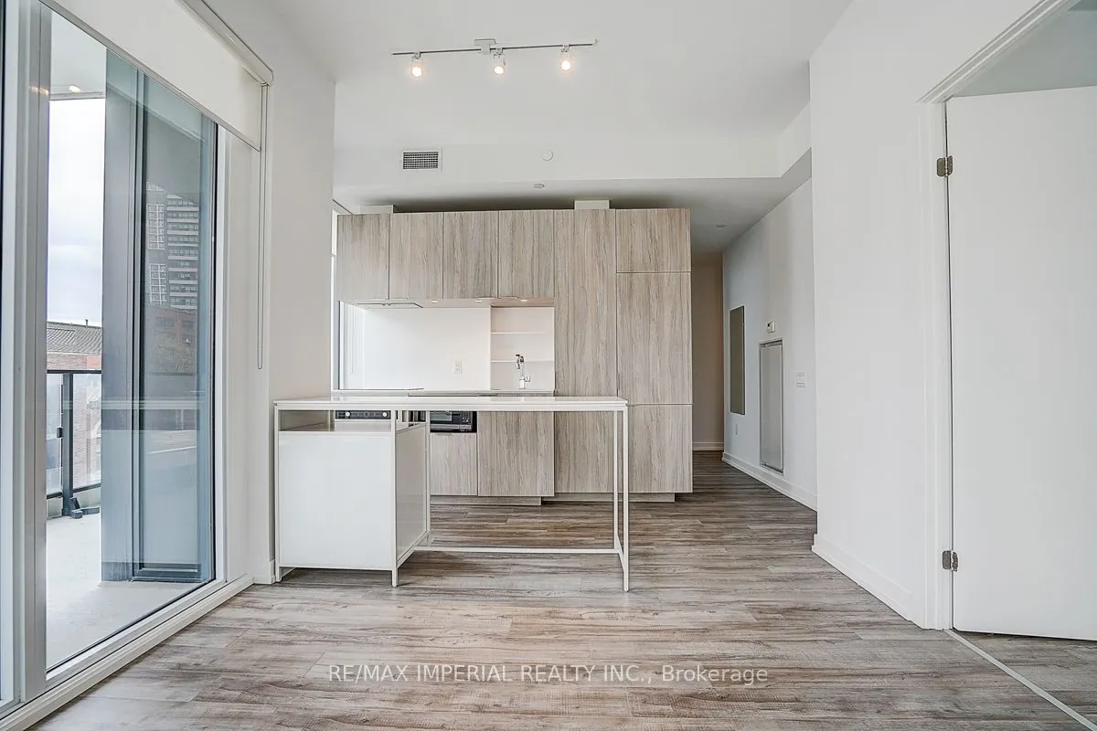 77 Shuter Street #710