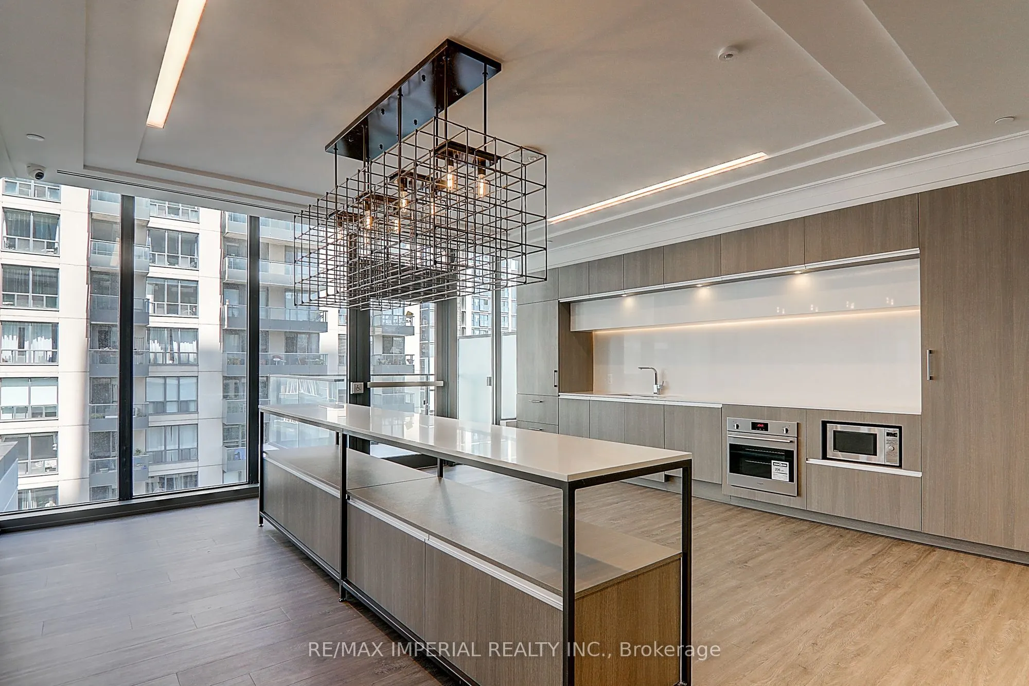 77 Shuter Street #710