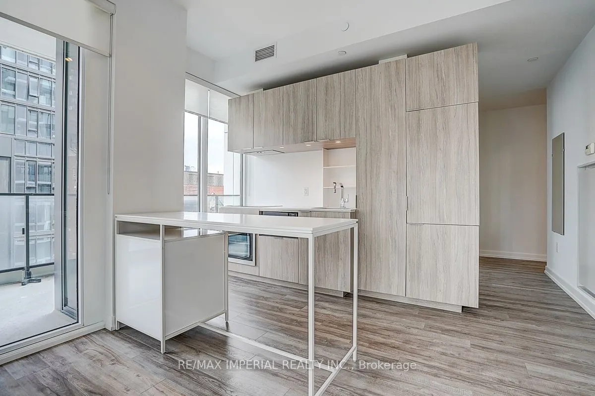 77 Shuter Street #710