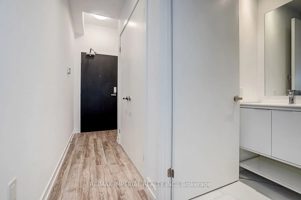 77 Shuter Street #710