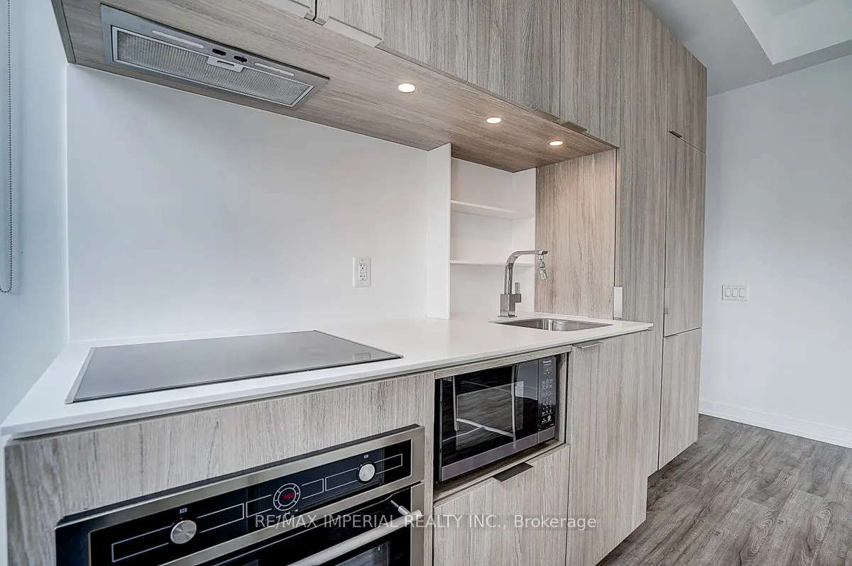 77 Shuter Street #710