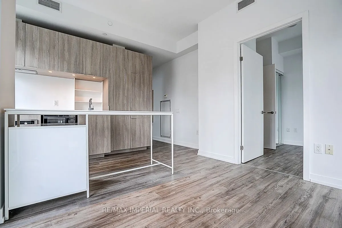 77 Shuter Street #710