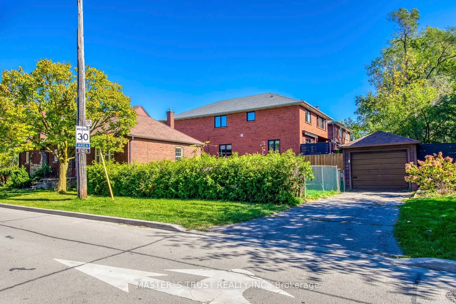 389 Lawrence Avenue W
