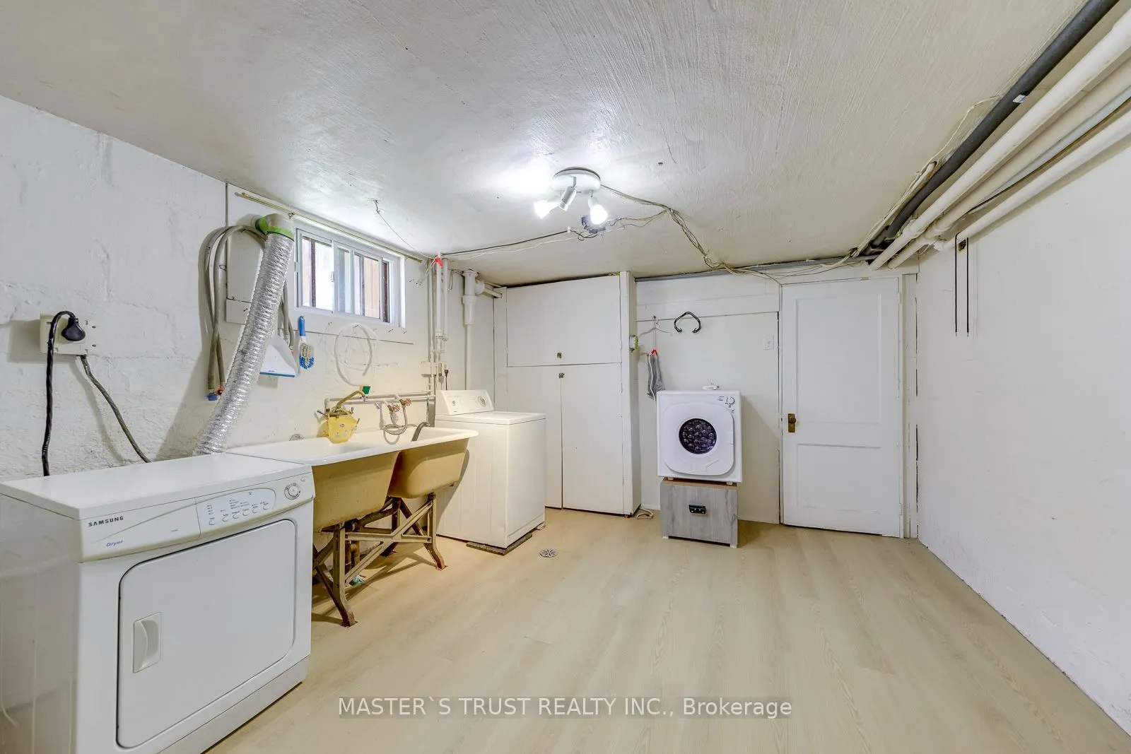 389 Lawrence Avenue W