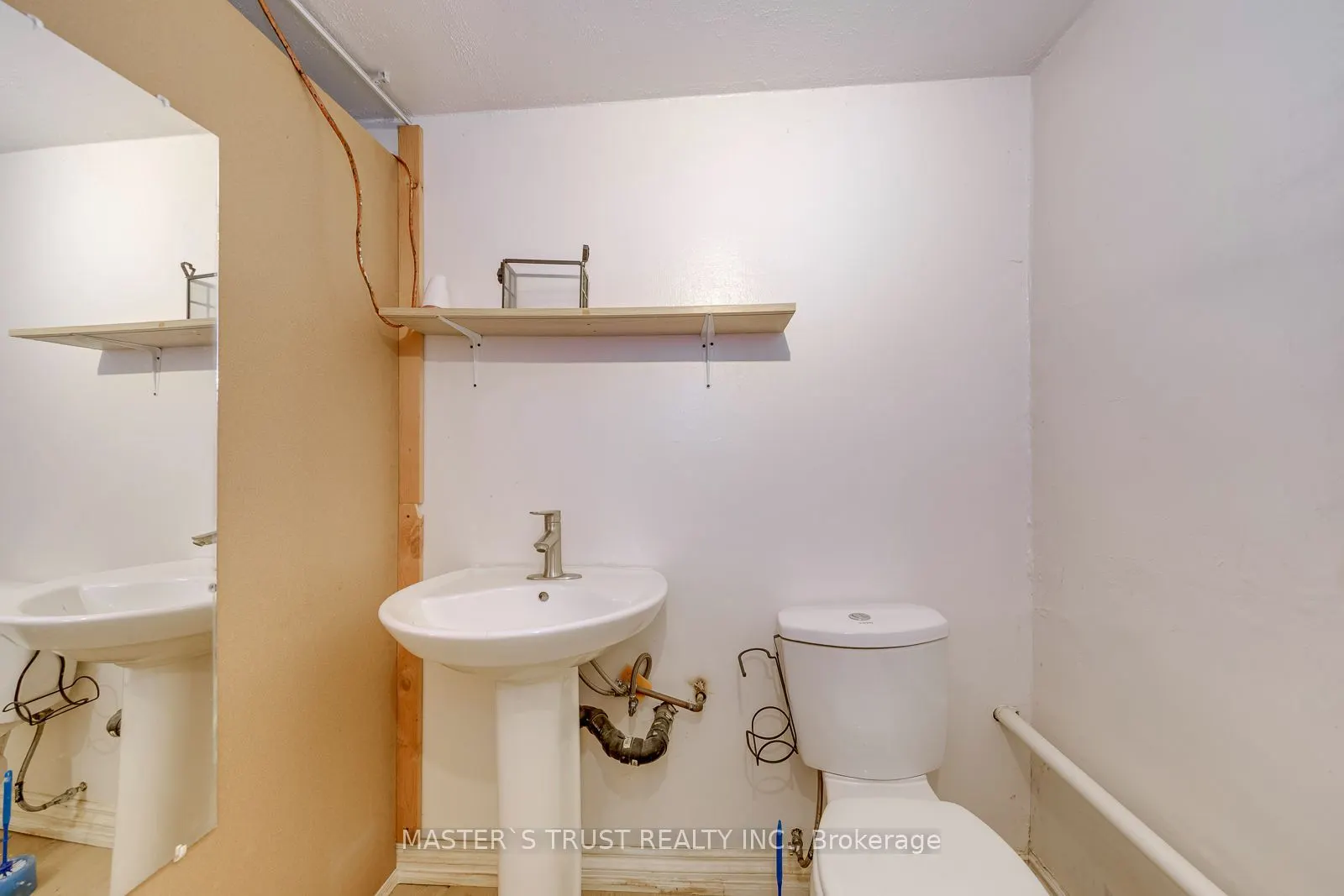 389 Lawrence Avenue W