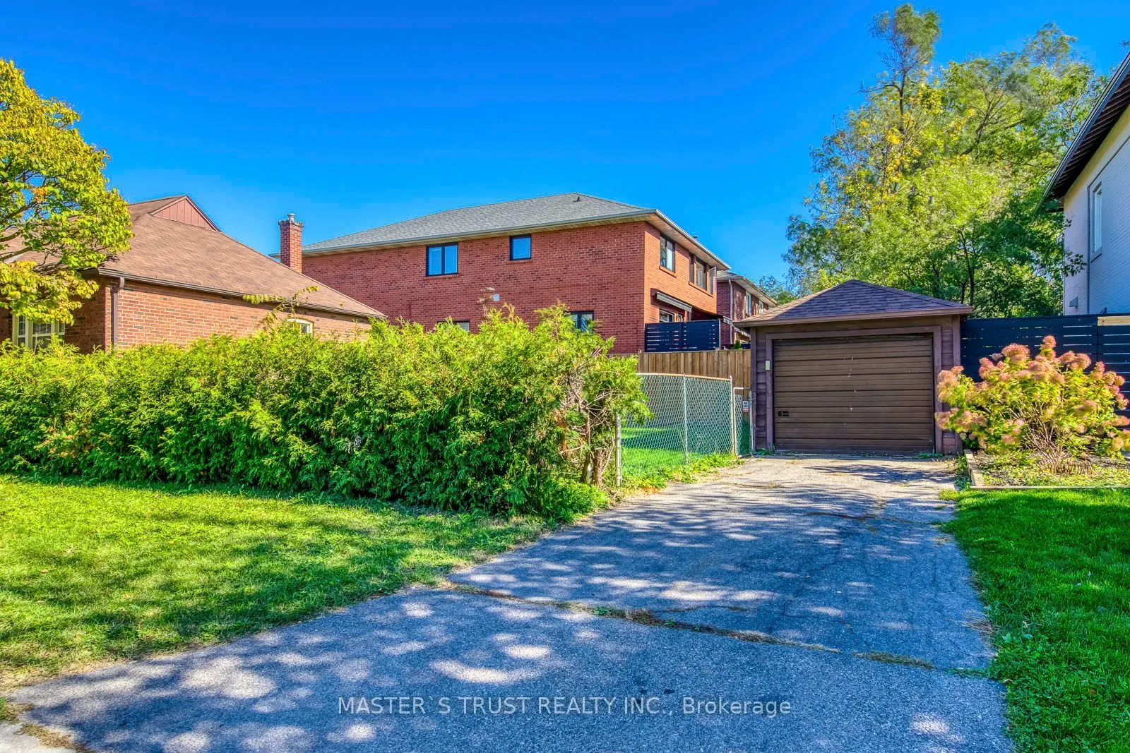 389 Lawrence Avenue W