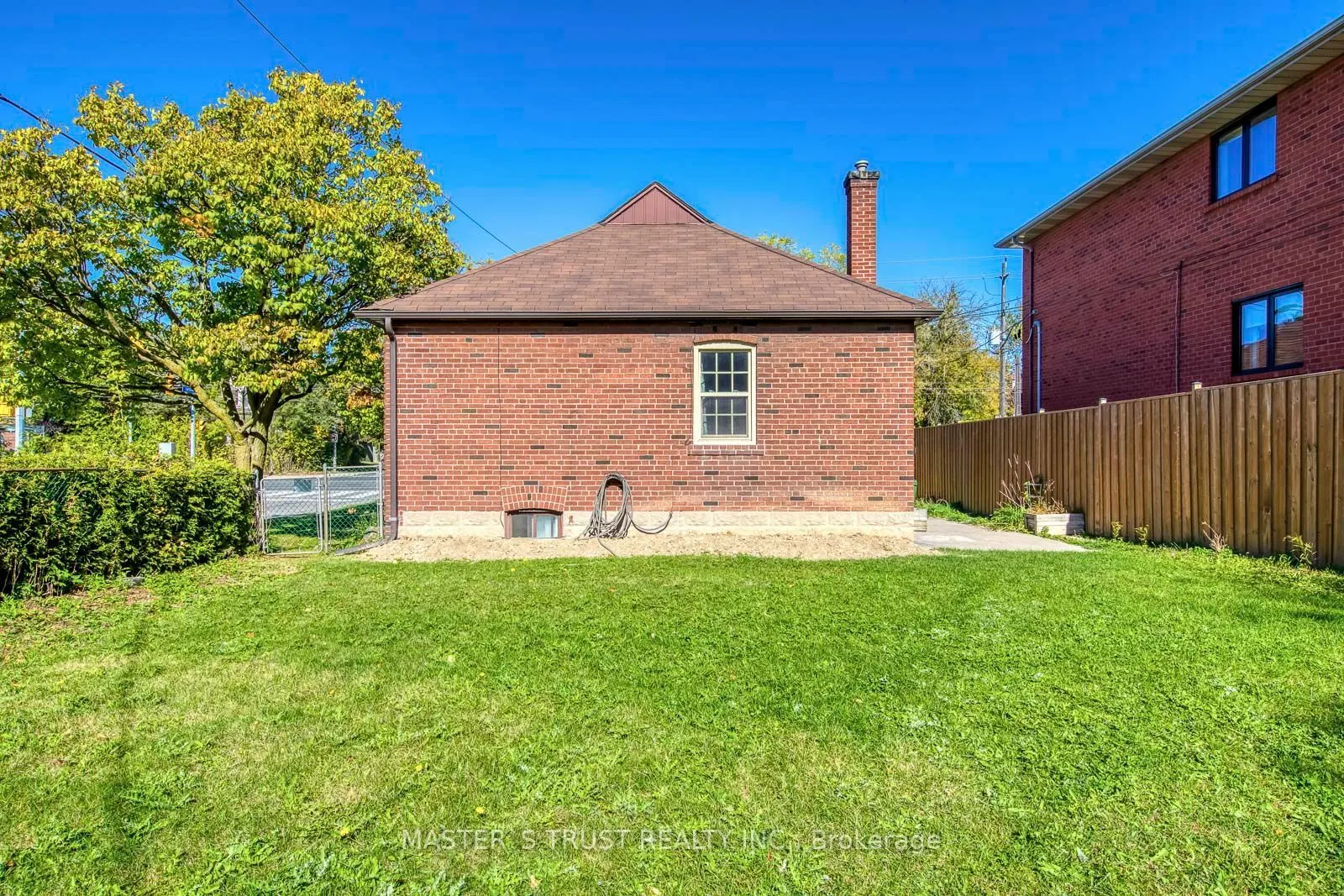 389 Lawrence Avenue W