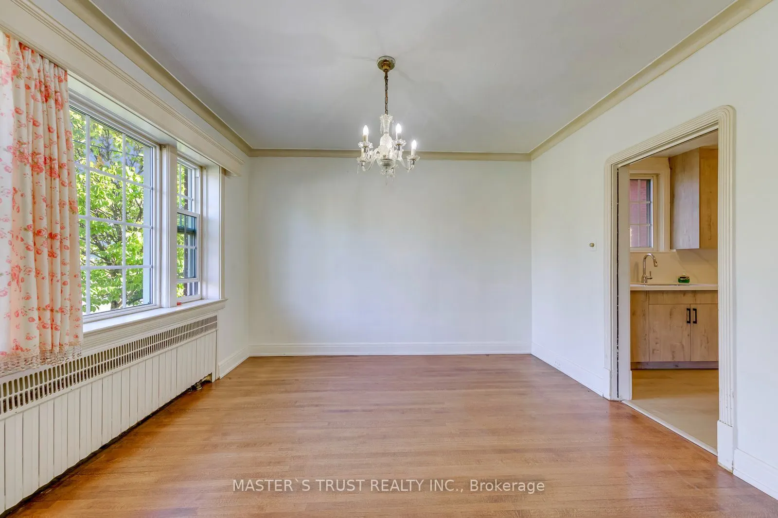 389 Lawrence Avenue W