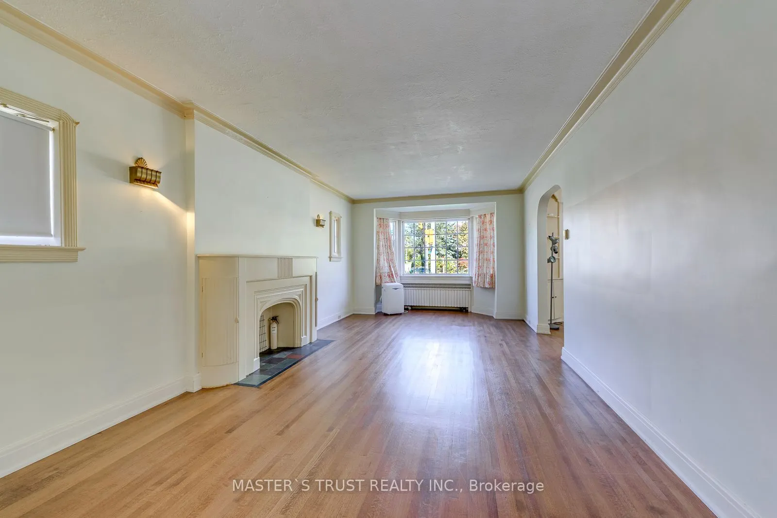 389 Lawrence Avenue W