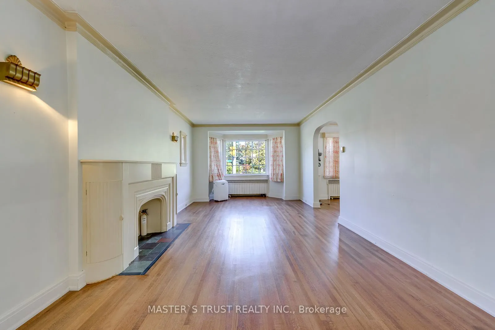 389 Lawrence Avenue W