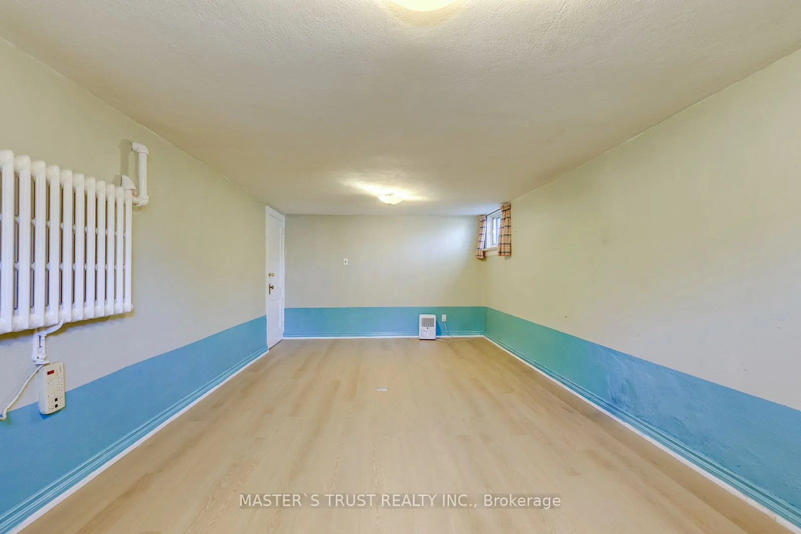 389 Lawrence Avenue W