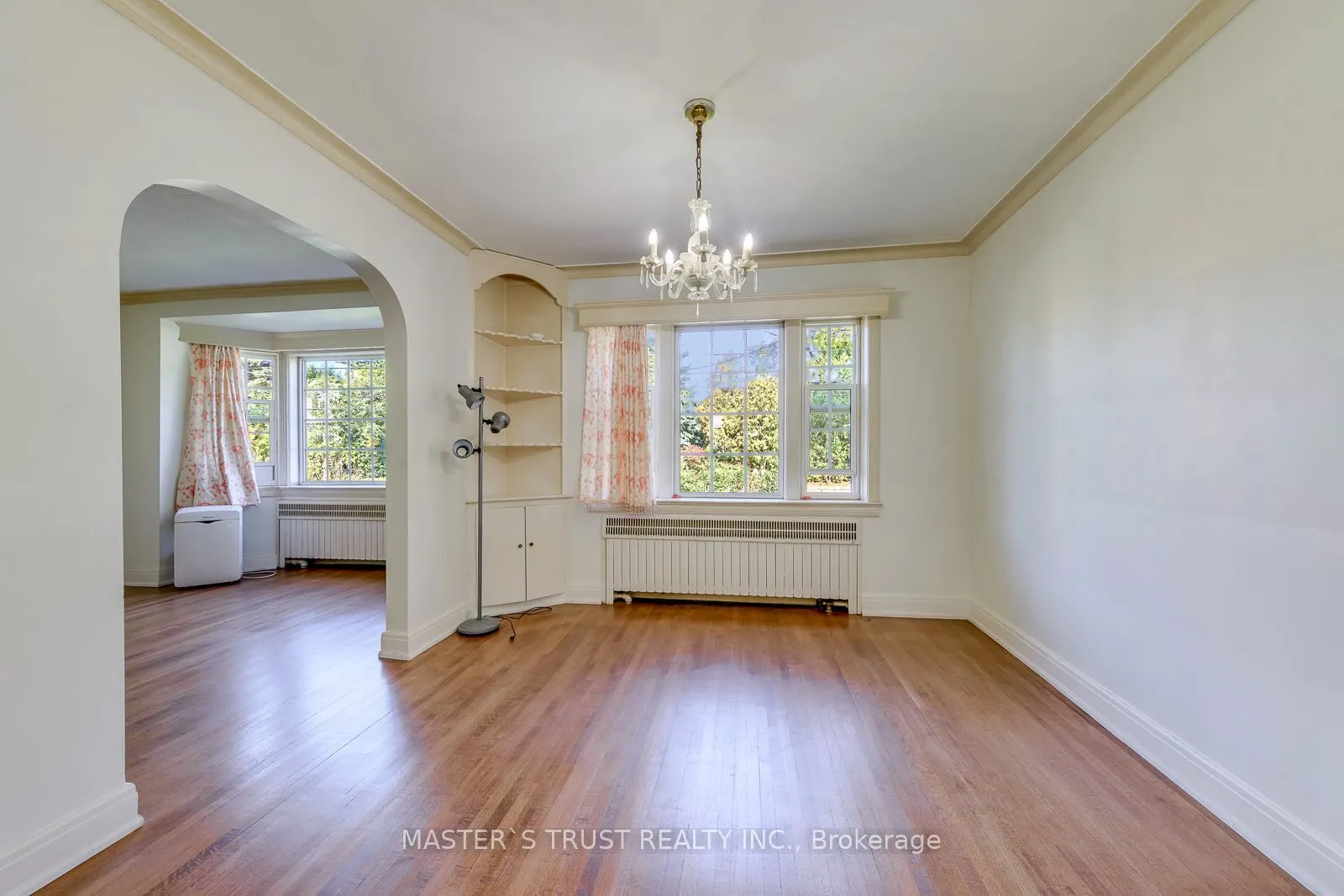 389 Lawrence Avenue W