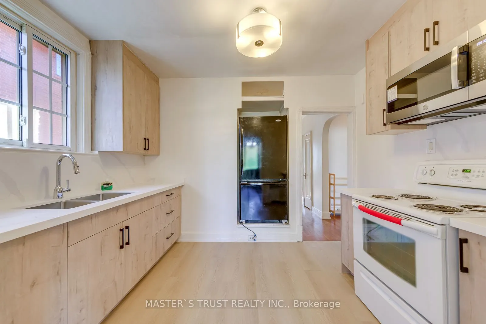 389 Lawrence Avenue W