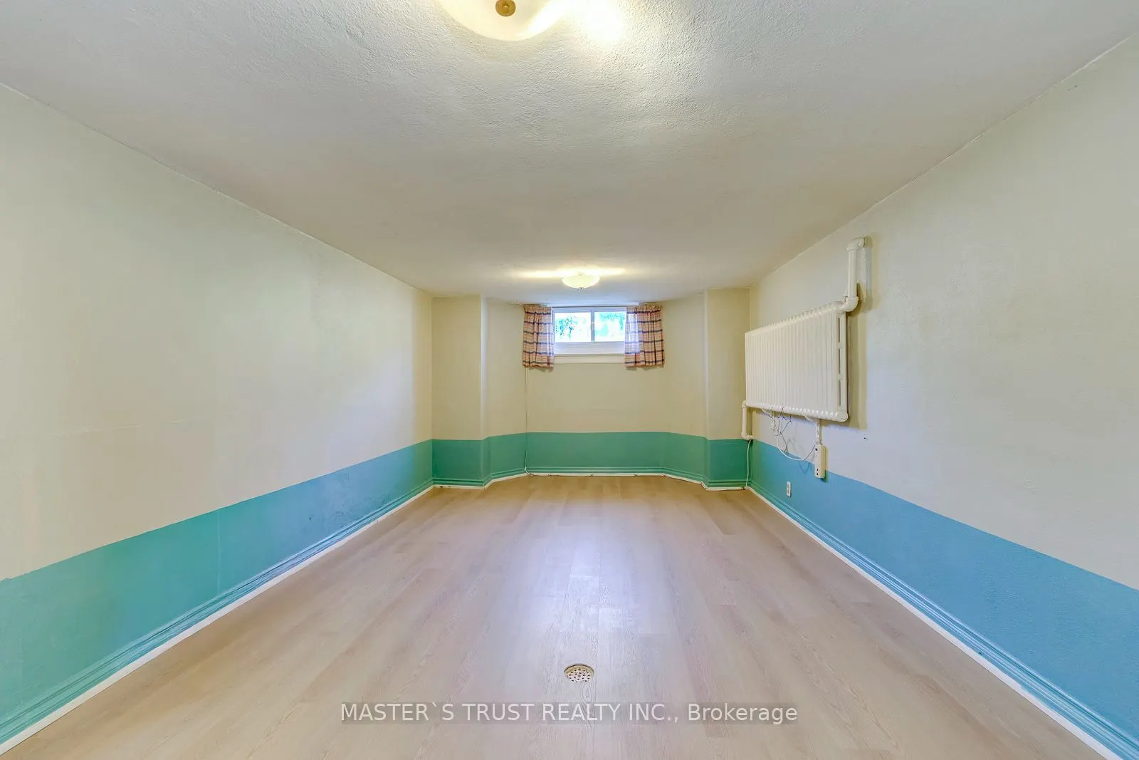 389 Lawrence Avenue W