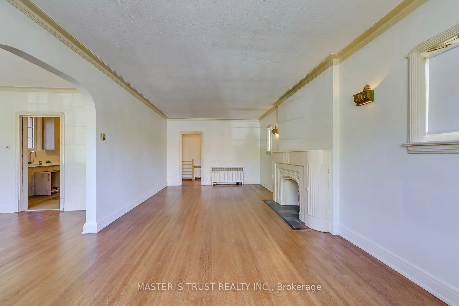 389 Lawrence Avenue W